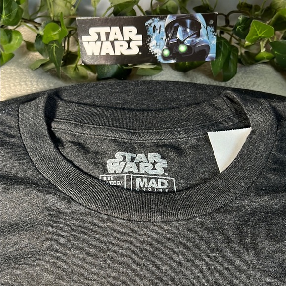 🌠Star Wars 1977 Gray Tee with colorful Design - Picture 6 of 7
